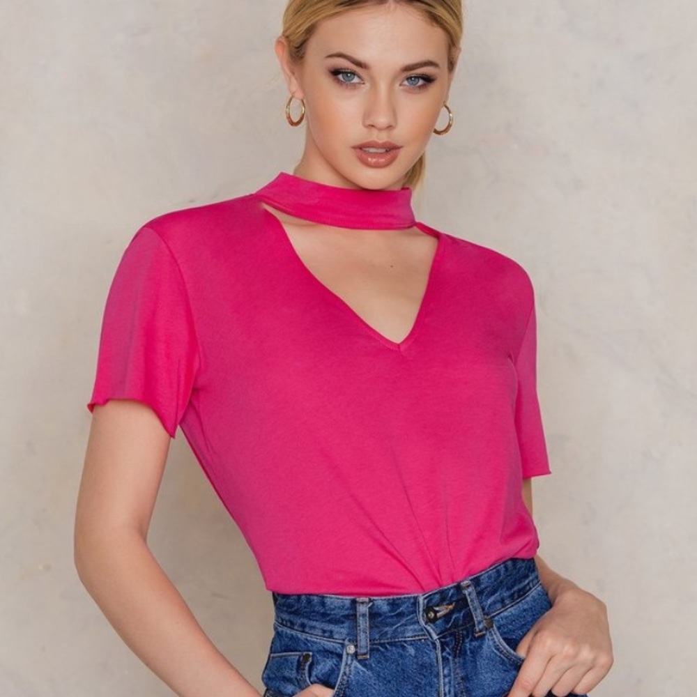 V cut out tee